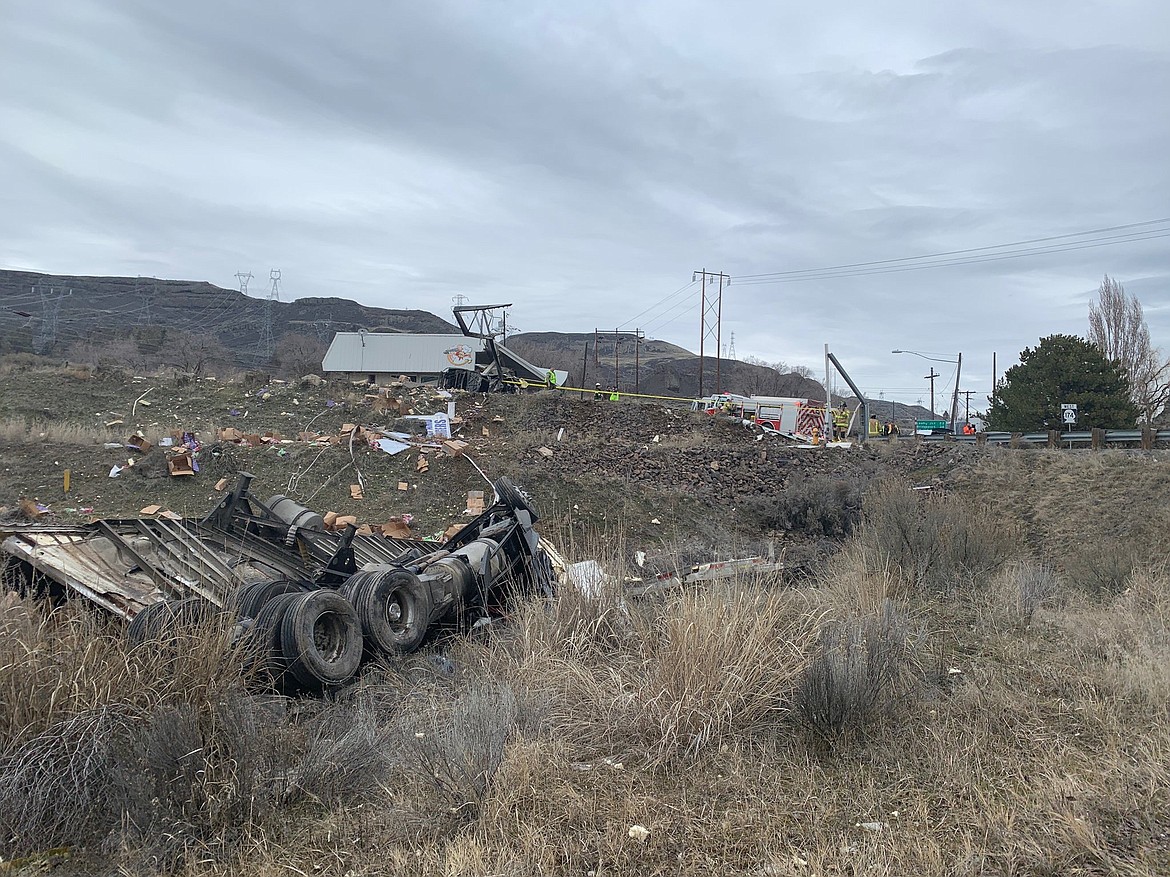 Truck crashes into Grand Coulee building Columbia Basin Herald